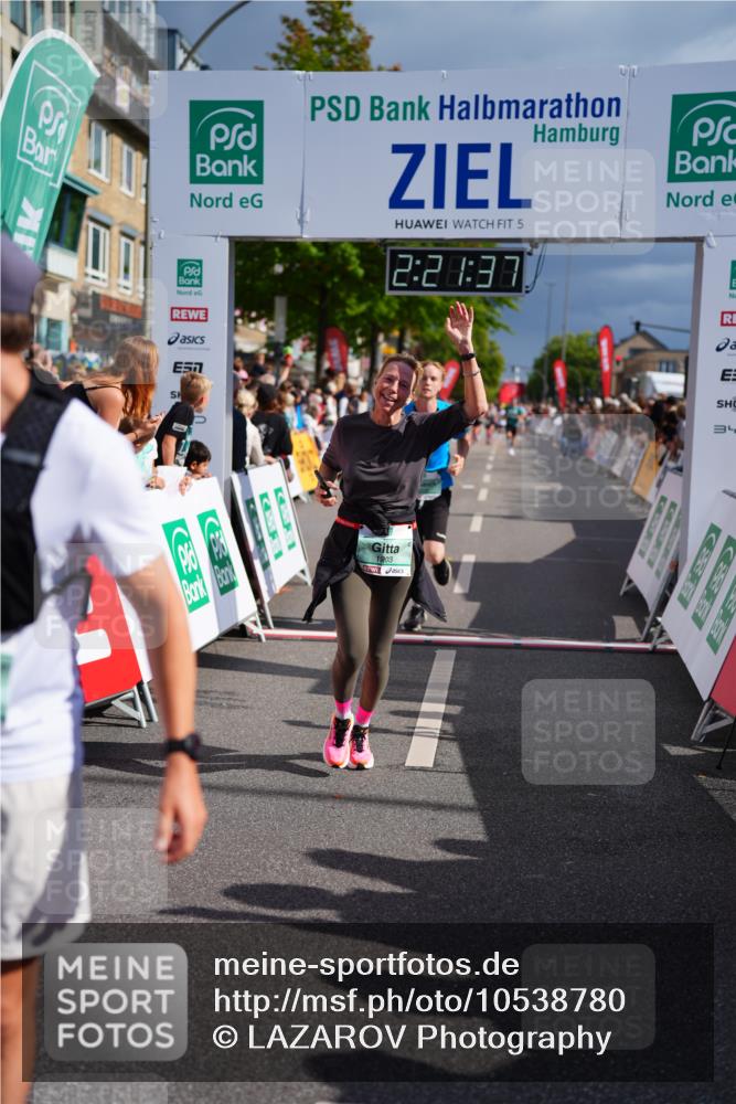 20.09.2026 - PSD Bank Halbmarathon LAZAROV Photography http://msf.ph/oto/10538780 20.09.2026 12:21:37 Ziel 1203, 1793, 4205 meine-sportfotos.de