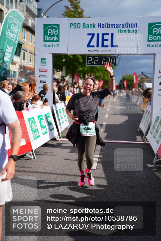 20.09.2026 - PSD Bank Halbmarathon LAZAROV Photography http://msf.ph/oto/10538786 20.09.2026 12:21:37 Ziel 1203, 1793, 4205 meine-sportfotos.de