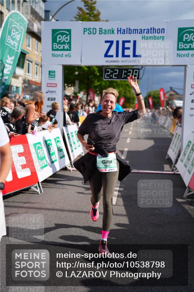 20.09.2026 - PSD Bank Halbmarathon LAZAROV Photography http://msf.ph/oto/10538798 20.09.2026 12:21:37 Ziel 1203, 1793, 4205 meine-sportfotos.de