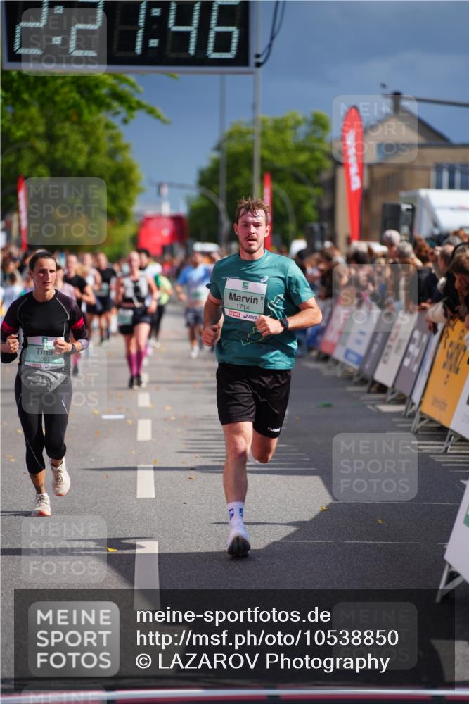 20.09.2026 - PSD Bank Halbmarathon LAZAROV Photography http://msf.ph/oto/10538850 20.09.2026 12:21:45 Ziel 1097, 1714, 4205 meine-sportfotos.de