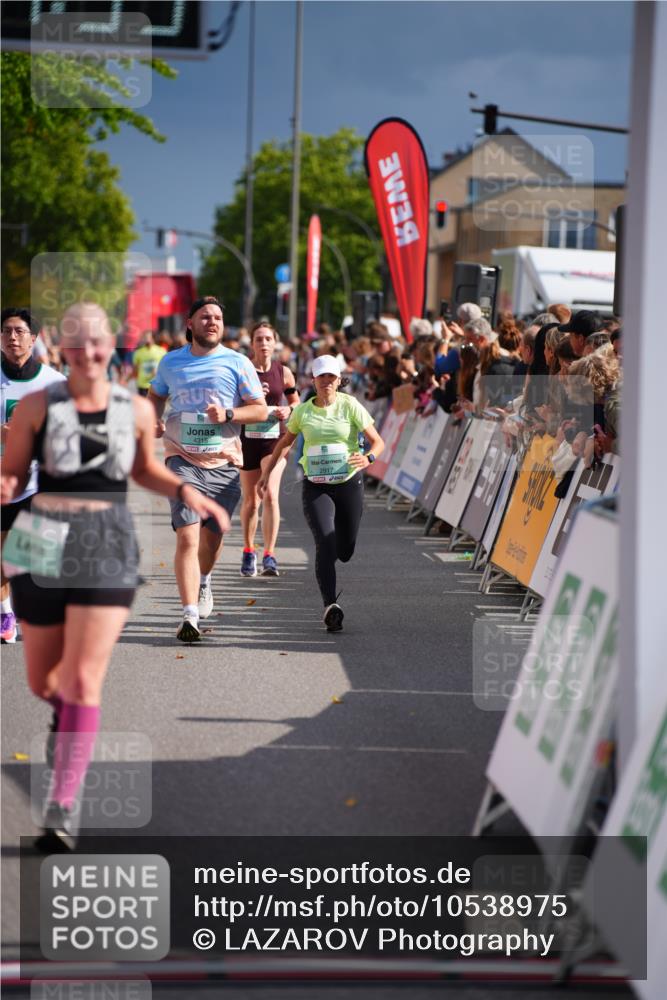 20.09.2026 - PSD Bank Halbmarathon LAZAROV Photography http://msf.ph/oto/10538975 20.09.2026 12:21:52 Ziel 1041, 1097, 1659, 1714, 2419, 2917, 4303, 4310, 4315 meine-sportfotos.de