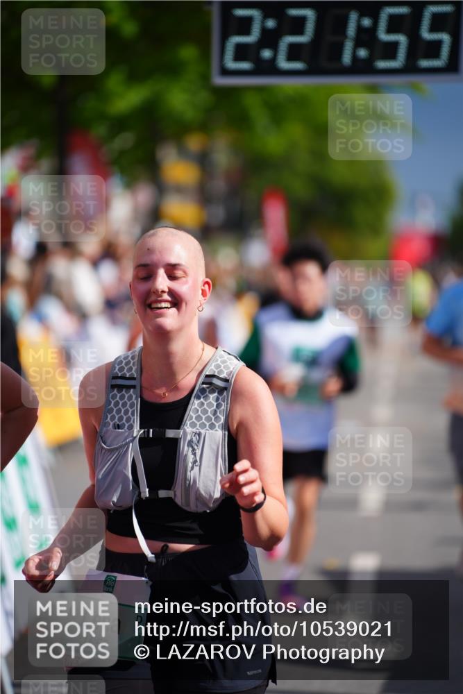 20.09.2026 - PSD Bank Halbmarathon LAZAROV Photography http://msf.ph/oto/10539021 20.09.2026 12:21:55 Ziel 1041, 1097, 1659, 2060, 2419, 2917, 4303, 4310, 4315 meine-sportfotos.de