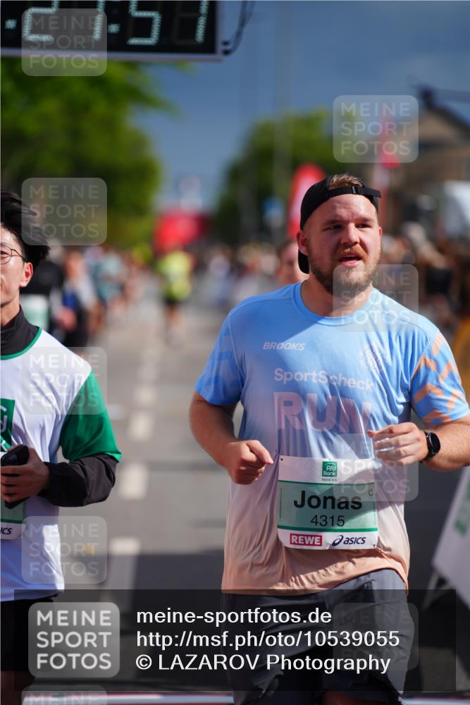 20.09.2026 - PSD Bank Halbmarathon LAZAROV Photography http://msf.ph/oto/10539055 20.09.2026 12:21:57 Ziel 1041, 1659, 2060, 2235, 2419, 2917, 4303, 4310, 4315 meine-sportfotos.de