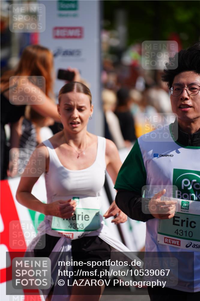 20.09.2026 - PSD Bank Halbmarathon LAZAROV Photography http://msf.ph/oto/10539067 20.09.2026 12:21:57 Ziel 1041, 1659, 2060, 2235, 2419, 2917, 4303, 4310, 4315 meine-sportfotos.de