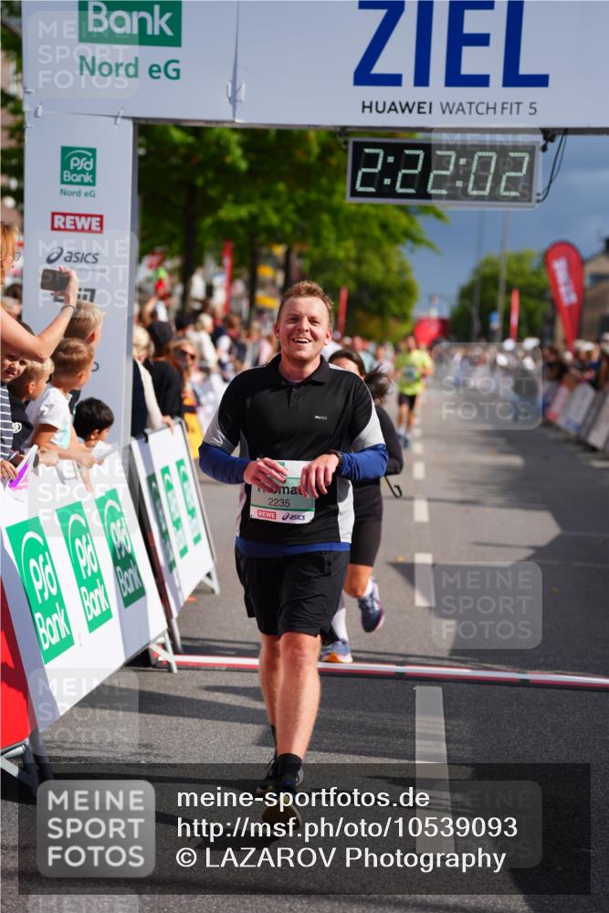 20.09.2026 - PSD Bank Halbmarathon LAZAROV Photography http://msf.ph/oto/10539093 20.09.2026 12:22:02 Ziel 2060, 2235, 2917, 4303, 4310, 4315 meine-sportfotos.de