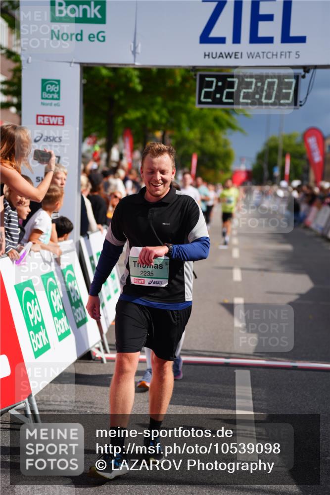 20.09.2026 - PSD Bank Halbmarathon LAZAROV Photography http://msf.ph/oto/10539098 20.09.2026 12:22:02 Ziel 2060, 2235, 2917, 4303, 4310, 4315 meine-sportfotos.de