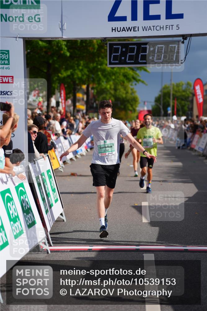 20.09.2026 - PSD Bank Halbmarathon LAZAROV Photography http://msf.ph/oto/10539153 20.09.2026 12:22:06 Ziel 1773, 2235, 2770, 3014, 3741, 4413 meine-sportfotos.de