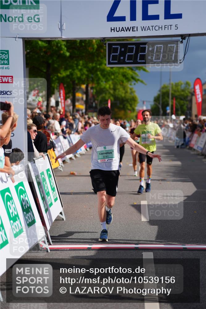 20.09.2026 - PSD Bank Halbmarathon LAZAROV Photography http://msf.ph/oto/10539156 20.09.2026 12:22:06 Ziel 1773, 2235, 2770, 3014, 3741, 4413 meine-sportfotos.de