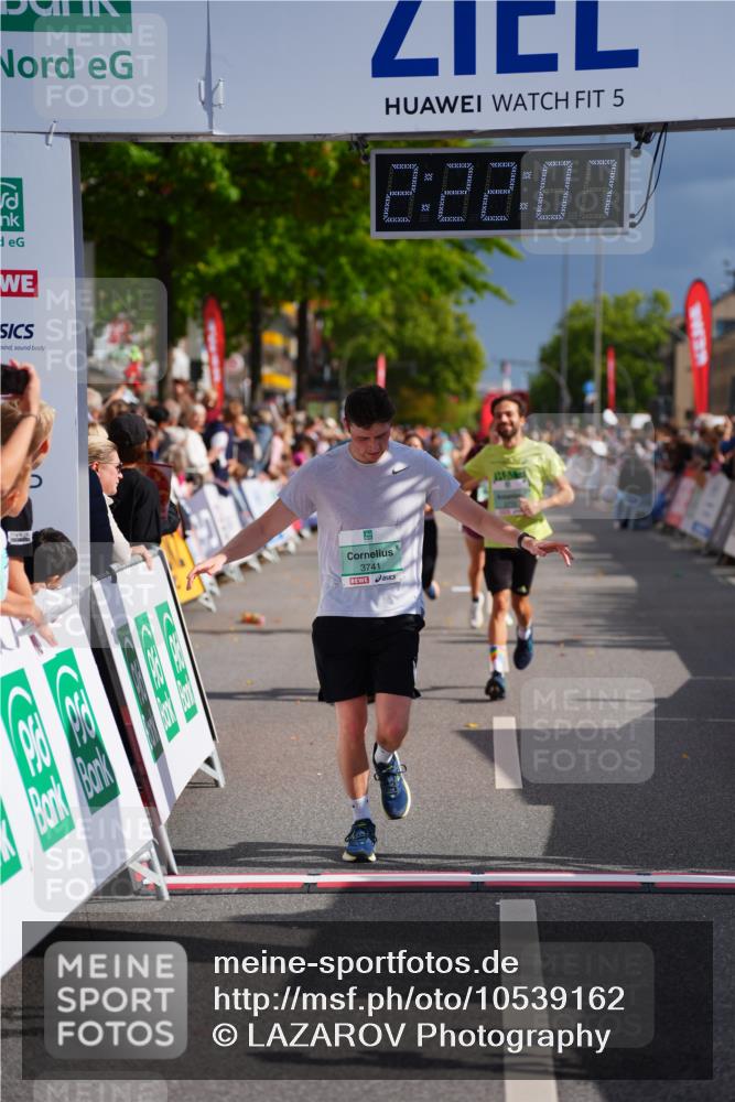 20.09.2026 - PSD Bank Halbmarathon LAZAROV Photography http://msf.ph/oto/10539162 20.09.2026 12:22:06 Ziel 1773, 2235, 2770, 3014, 3741, 4413 meine-sportfotos.de