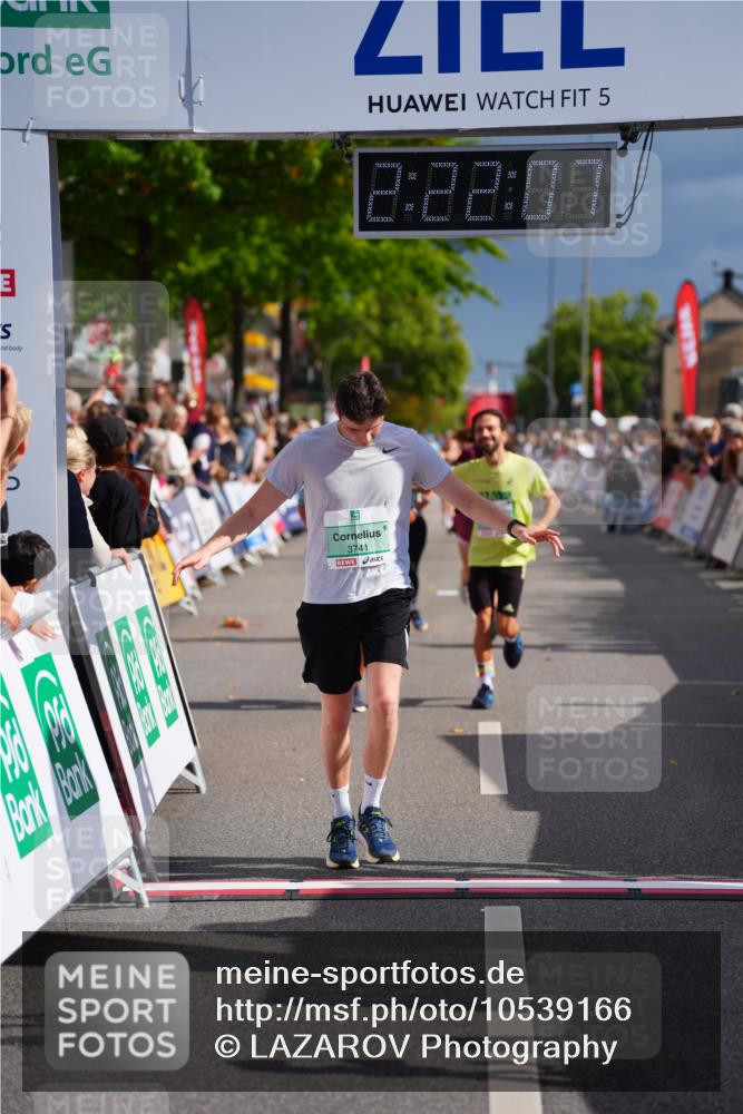 20.09.2026 - PSD Bank Halbmarathon LAZAROV Photography http://msf.ph/oto/10539166 20.09.2026 12:22:06 Ziel 1773, 2235, 2770, 3014, 3741, 4413 meine-sportfotos.de