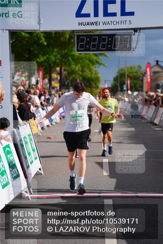 20.09.2026 - PSD Bank Halbmarathon LAZAROV Photography http://msf.ph/oto/10539171 20.09.2026 12:22:07 Ziel 1773, 2235, 2770, 3014, 3741, 4413 meine-sportfotos.de