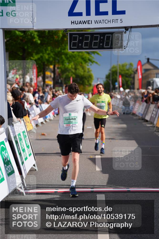 20.09.2026 - PSD Bank Halbmarathon LAZAROV Photography http://msf.ph/oto/10539175 20.09.2026 12:22:07 Ziel 1773, 2235, 2770, 3014, 3741, 4413 meine-sportfotos.de