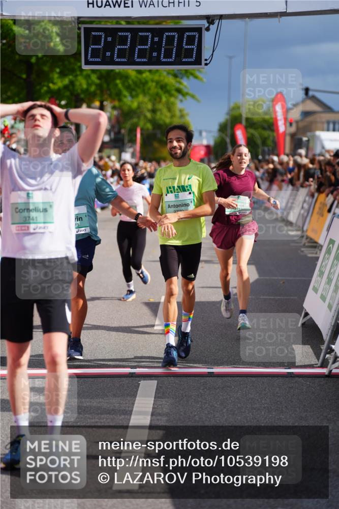 20.09.2026 - PSD Bank Halbmarathon LAZAROV Photography http://msf.ph/oto/10539198 20.09.2026 12:22:08 Ziel 1773, 2235, 2770, 3014, 3741, 4413 meine-sportfotos.de