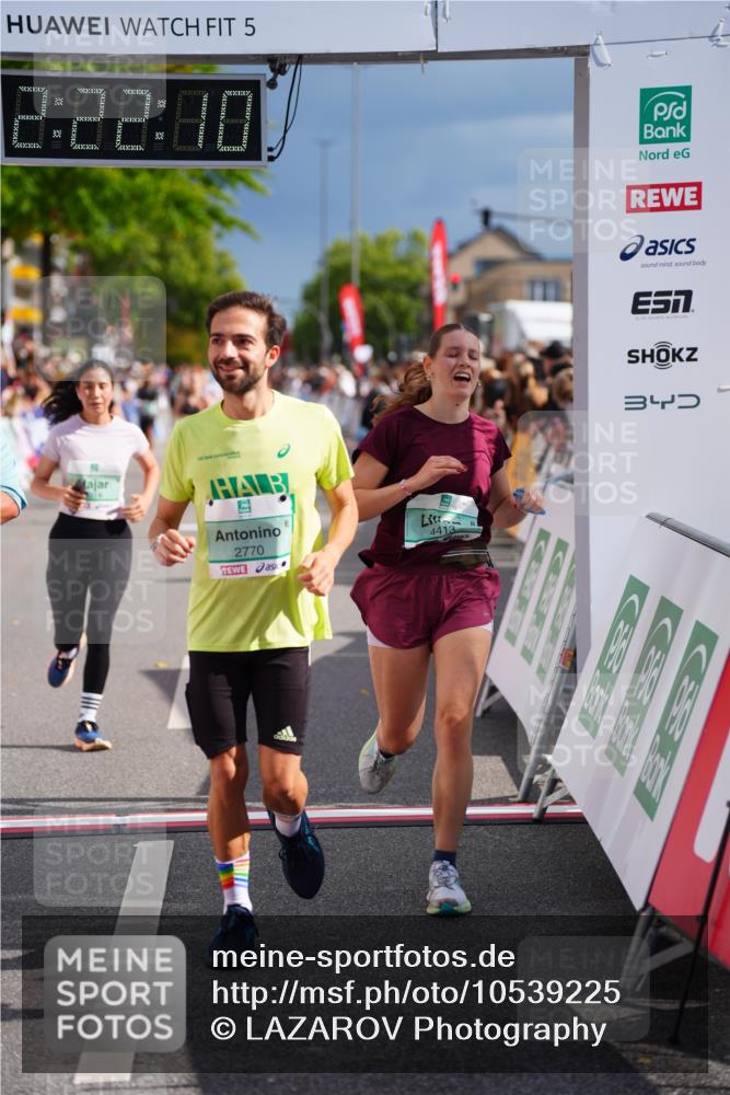 20.09.2026 - PSD Bank Halbmarathon LAZAROV Photography http://msf.ph/oto/10539225 20.09.2026 12:22:09 Ziel 1773, 2770, 3014, 3741, 4413 meine-sportfotos.de