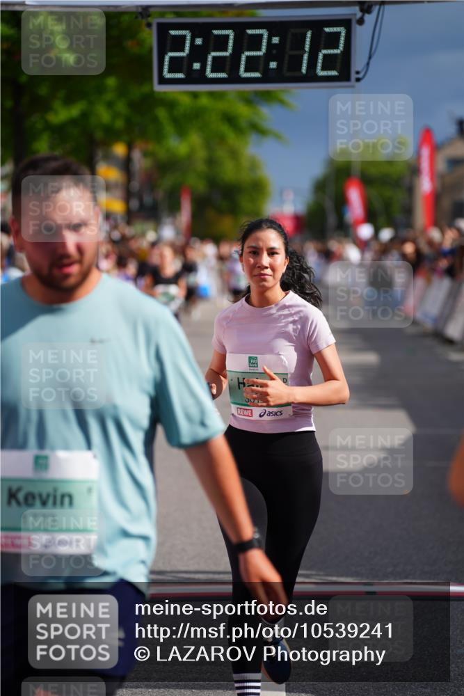20.09.2026 - PSD Bank Halbmarathon LAZAROV Photography http://msf.ph/oto/10539241 20.09.2026 12:22:11 Ziel 1773, 2770, 3014, 3741, 4413 meine-sportfotos.de