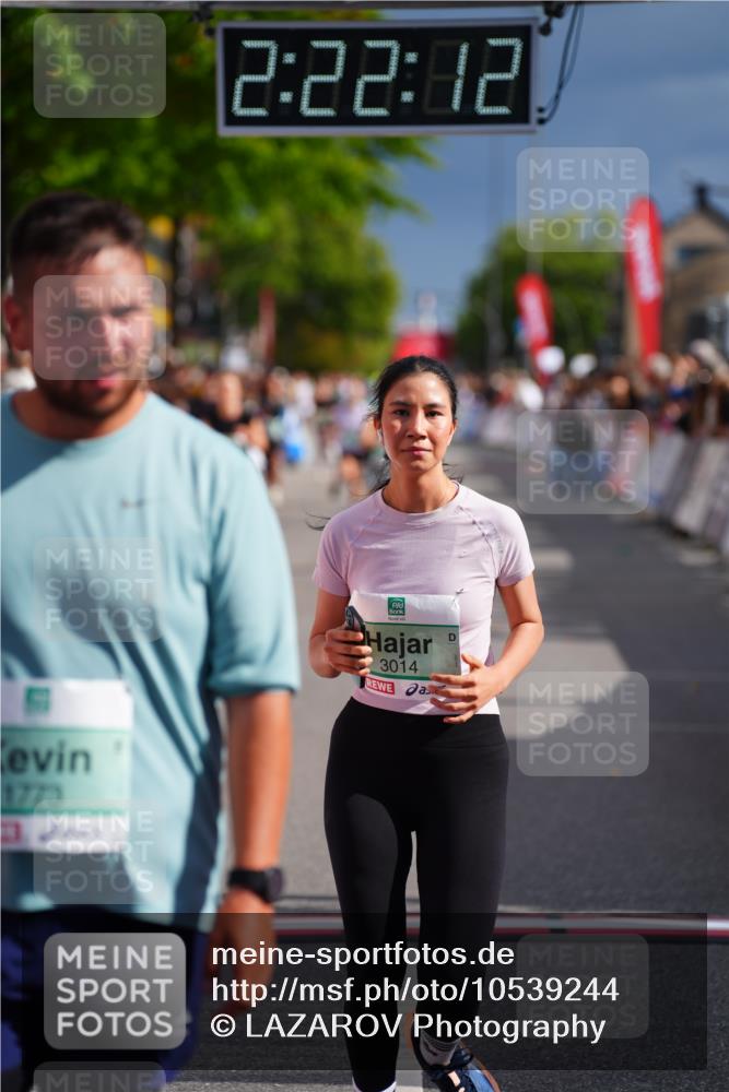 20.09.2026 - PSD Bank Halbmarathon LAZAROV Photography http://msf.ph/oto/10539244 20.09.2026 12:22:11 Ziel 1773, 2770, 3014, 3741, 4413 meine-sportfotos.de