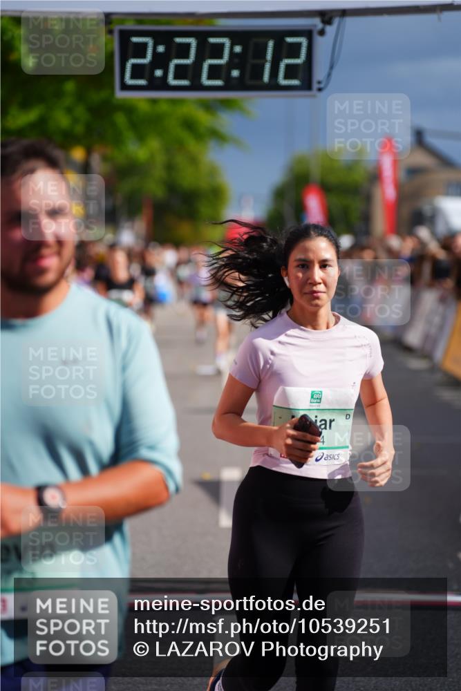 20.09.2026 - PSD Bank Halbmarathon LAZAROV Photography http://msf.ph/oto/10539251 20.09.2026 12:22:12 Ziel 1773, 2770, 3014, 3741, 4413 meine-sportfotos.de