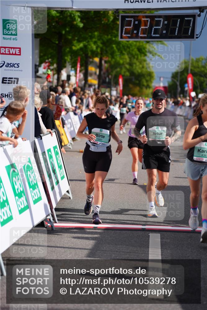 20.09.2026 - PSD Bank Halbmarathon LAZAROV Photography http://msf.ph/oto/10539278 20.09.2026 12:22:17 Ziel 1329, 1773, 1991, 3014, 3560, 4361, 4413 meine-sportfotos.de