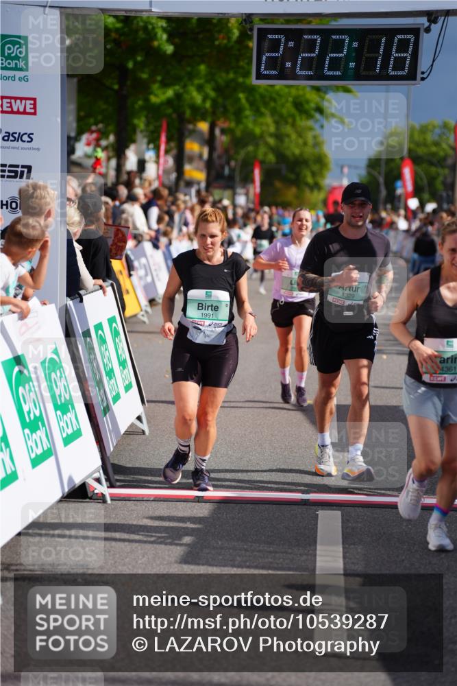 20.09.2026 - PSD Bank Halbmarathon LAZAROV Photography http://msf.ph/oto/10539287 20.09.2026 12:22:17 Ziel 1329, 1773, 1991, 3014, 3560, 4361, 4413 meine-sportfotos.de