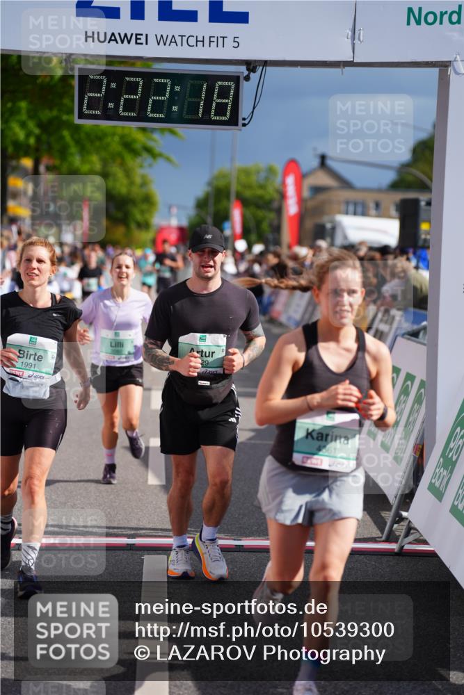 20.09.2026 - PSD Bank Halbmarathon LAZAROV Photography http://msf.ph/oto/10539300 20.09.2026 12:22:18 Ziel 1329, 1991, 3014, 3560, 4337, 4361 meine-sportfotos.de
