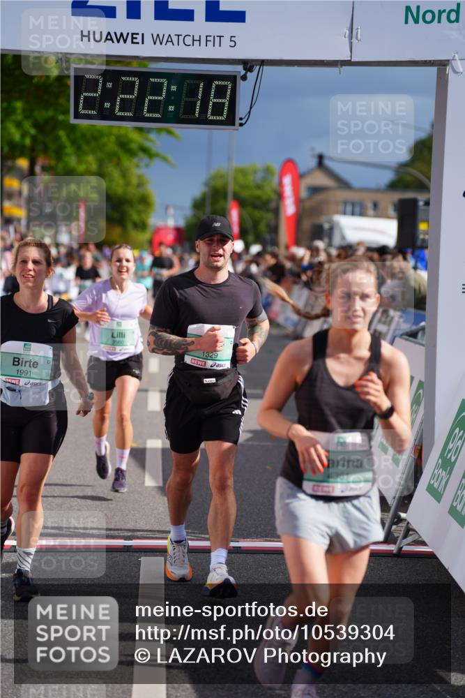 20.09.2026 - PSD Bank Halbmarathon LAZAROV Photography http://msf.ph/oto/10539304 20.09.2026 12:22:18 Ziel 1329, 1991, 3014, 3560, 4337, 4361 meine-sportfotos.de