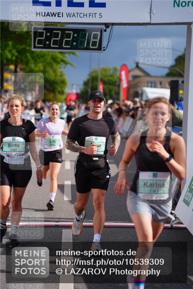 20.09.2026 - PSD Bank Halbmarathon LAZAROV Photography http://msf.ph/oto/10539309 20.09.2026 12:22:18 Ziel 1329, 1991, 3014, 3560, 4337, 4361 meine-sportfotos.de