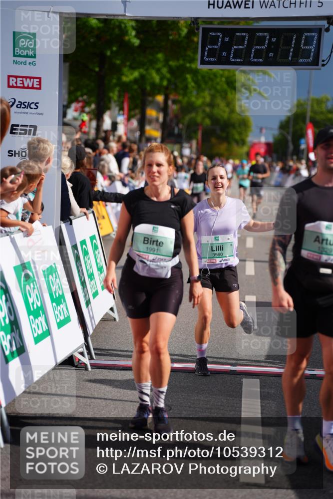 20.09.2026 - PSD Bank Halbmarathon LAZAROV Photography http://msf.ph/oto/10539312 20.09.2026 12:22:19 Ziel 1329, 1991, 3560, 4337, 4361 meine-sportfotos.de