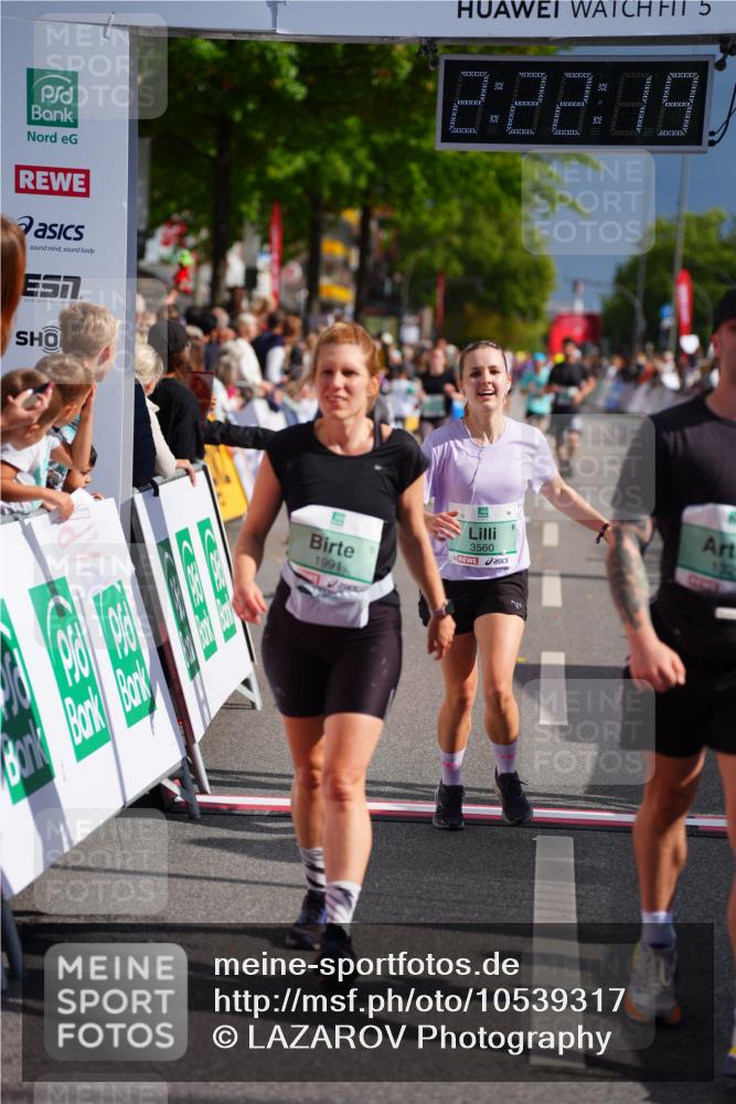 20.09.2026 - PSD Bank Halbmarathon LAZAROV Photography http://msf.ph/oto/10539317 20.09.2026 12:22:19 Ziel 1329, 1991, 3560, 4337, 4361 meine-sportfotos.de