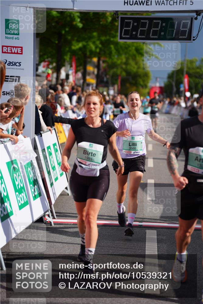 20.09.2026 - PSD Bank Halbmarathon LAZAROV Photography http://msf.ph/oto/10539321 20.09.2026 12:22:19 Ziel 1329, 1991, 3560, 4337, 4361 meine-sportfotos.de