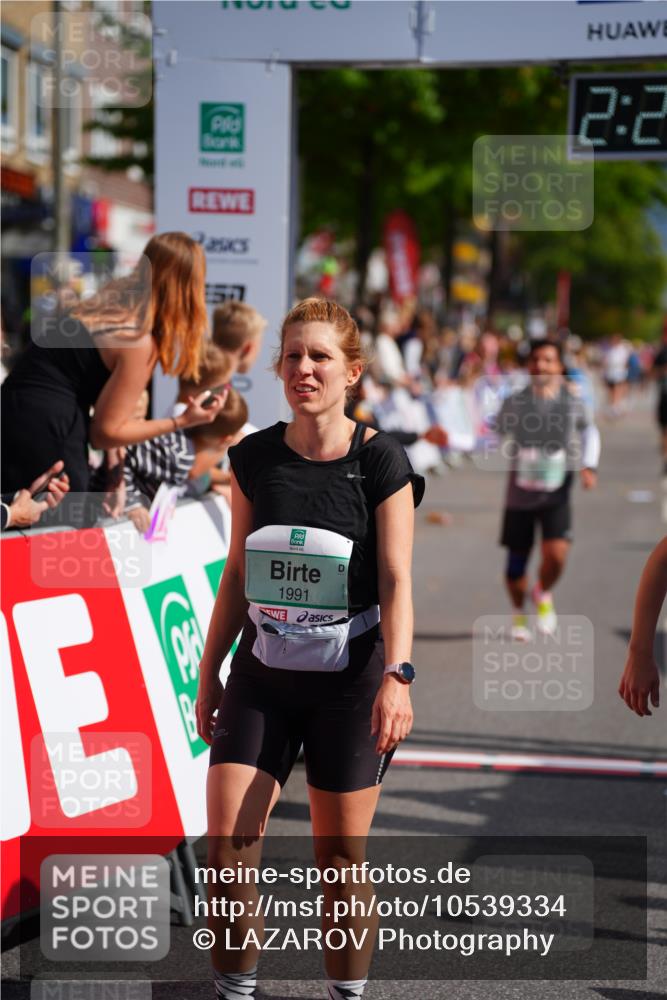 20.09.2026 - PSD Bank Halbmarathon LAZAROV Photography http://msf.ph/oto/10539334 20.09.2026 12:22:20 Ziel 1329, 1991, 3560, 4337, 4361 meine-sportfotos.de