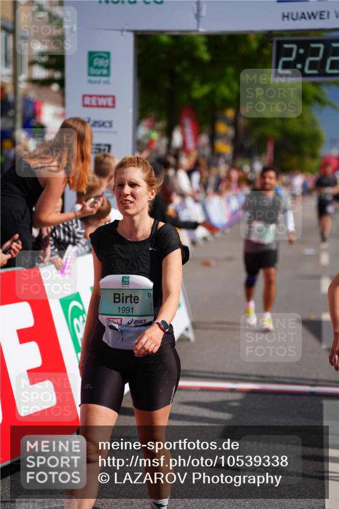 20.09.2026 - PSD Bank Halbmarathon LAZAROV Photography http://msf.ph/oto/10539338 20.09.2026 12:22:20 Ziel 1329, 1991, 3560, 4337, 4361 meine-sportfotos.de