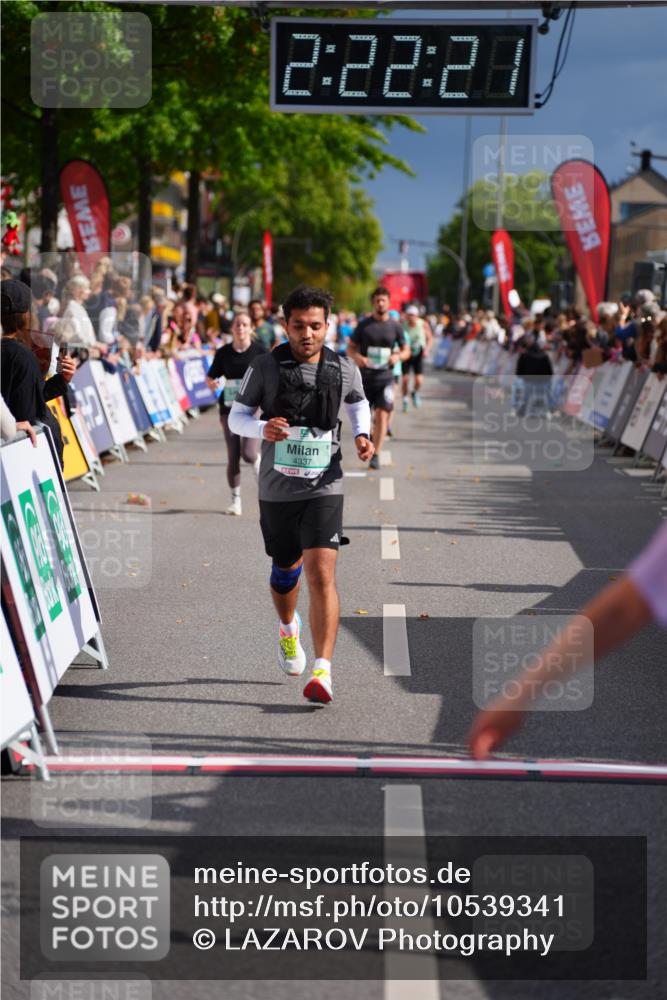 20.09.2026 - PSD Bank Halbmarathon LAZAROV Photography http://msf.ph/oto/10539341 20.09.2026 12:22:21 Ziel 1329, 1825, 1991, 3560, 4337, 4361 meine-sportfotos.de