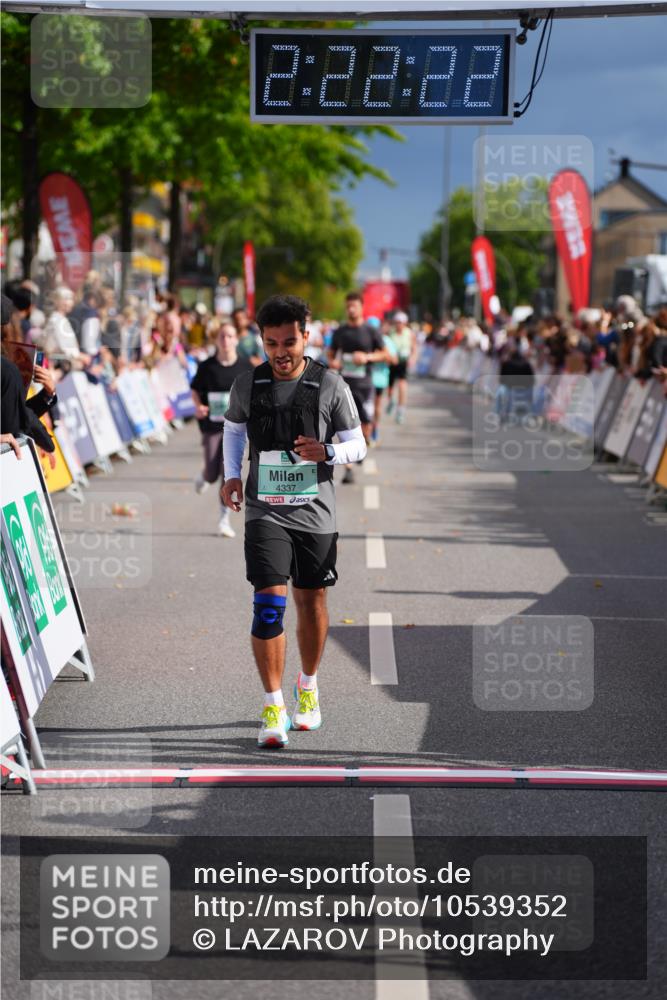 20.09.2026 - PSD Bank Halbmarathon LAZAROV Photography http://msf.ph/oto/10539352 20.09.2026 12:22:21 Ziel 1329, 1825, 1991, 3560, 4337, 4361 meine-sportfotos.de