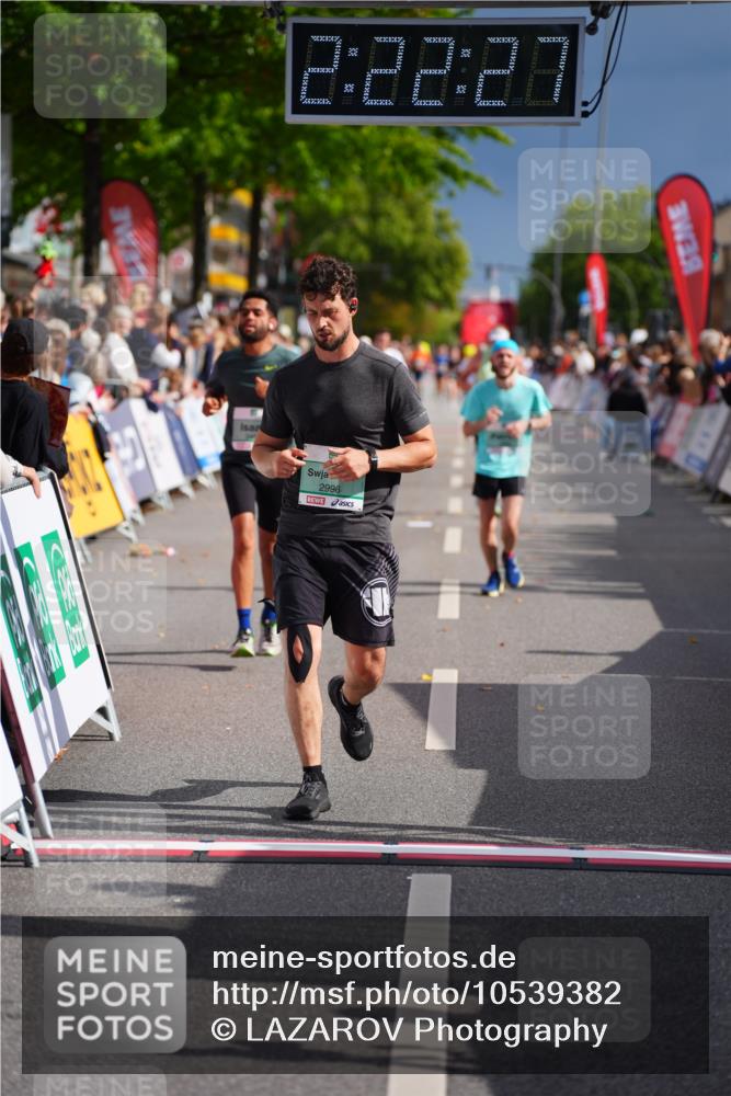 20.09.2026 - PSD Bank Halbmarathon LAZAROV Photography http://msf.ph/oto/10539382 20.09.2026 12:22:27 Ziel 1825, 2996, 3462, 4337, 4362 meine-sportfotos.de