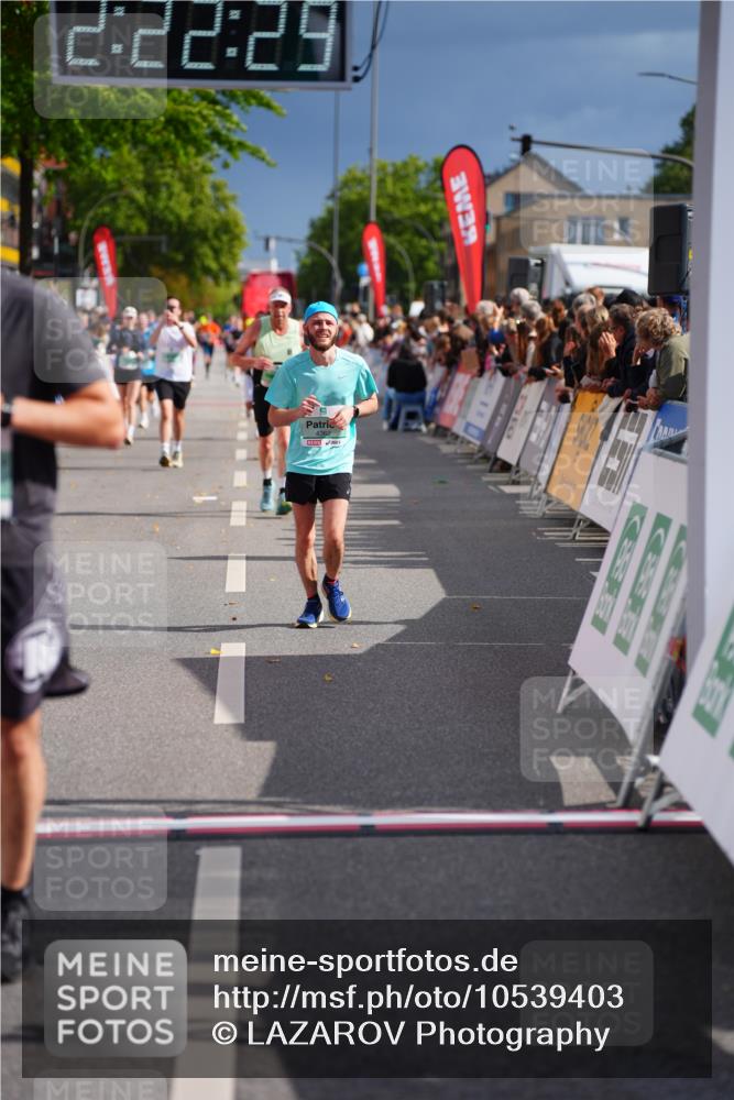 20.09.2026 - PSD Bank Halbmarathon LAZAROV Photography http://msf.ph/oto/10539403 20.09.2026 12:22:28 Ziel 1825, 2996, 3462, 4337, 4362 meine-sportfotos.de