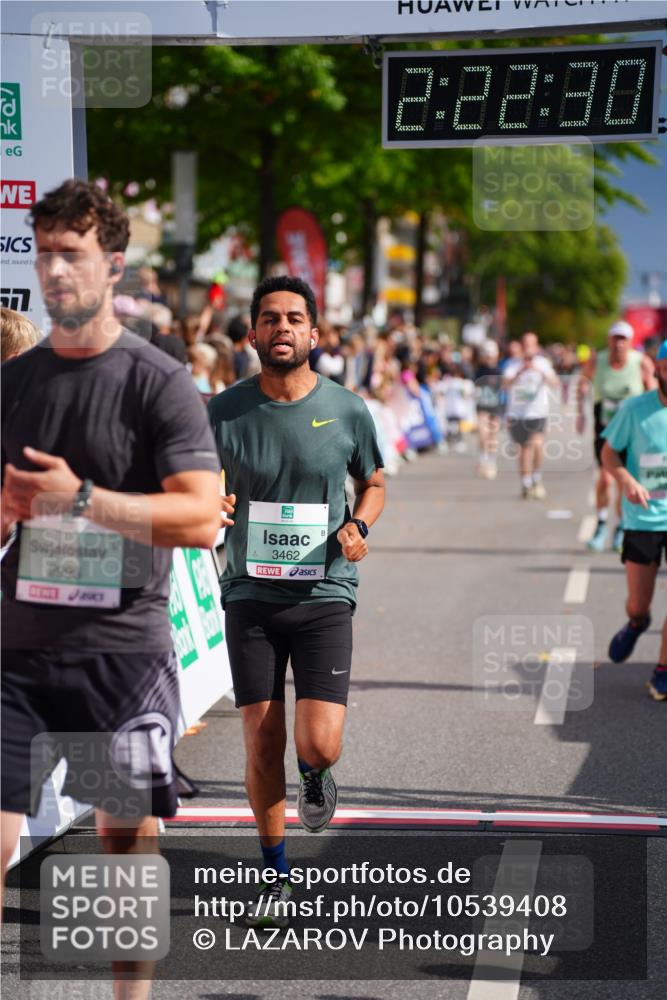 20.09.2026 - PSD Bank Halbmarathon LAZAROV Photography http://msf.ph/oto/10539408 20.09.2026 12:22:29 Ziel 1825, 2996, 3462, 4337, 4362 meine-sportfotos.de