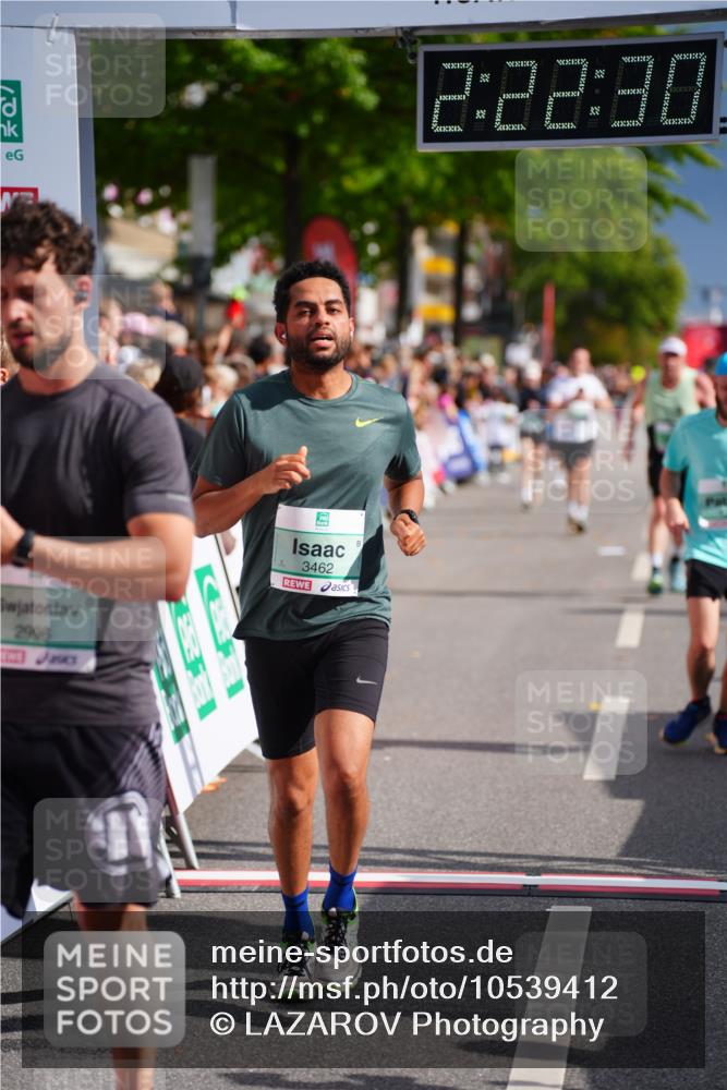 20.09.2026 - PSD Bank Halbmarathon LAZAROV Photography http://msf.ph/oto/10539412 20.09.2026 12:22:29 Ziel 1825, 2996, 3462, 4337, 4362 meine-sportfotos.de