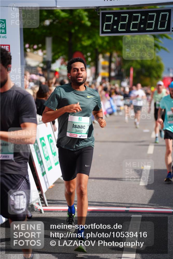 20.09.2026 - PSD Bank Halbmarathon LAZAROV Photography http://msf.ph/oto/10539416 20.09.2026 12:22:29 Ziel 1825, 2996, 3462, 4337, 4362 meine-sportfotos.de