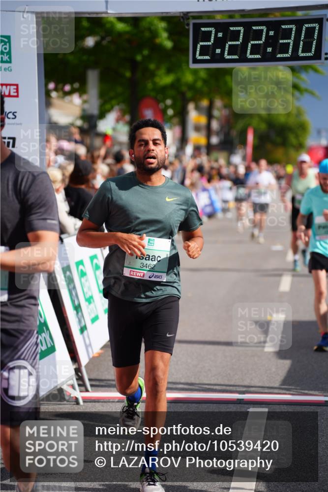 20.09.2026 - PSD Bank Halbmarathon LAZAROV Photography http://msf.ph/oto/10539420 20.09.2026 12:22:29 Ziel 1825, 2996, 3462, 4337, 4362 meine-sportfotos.de