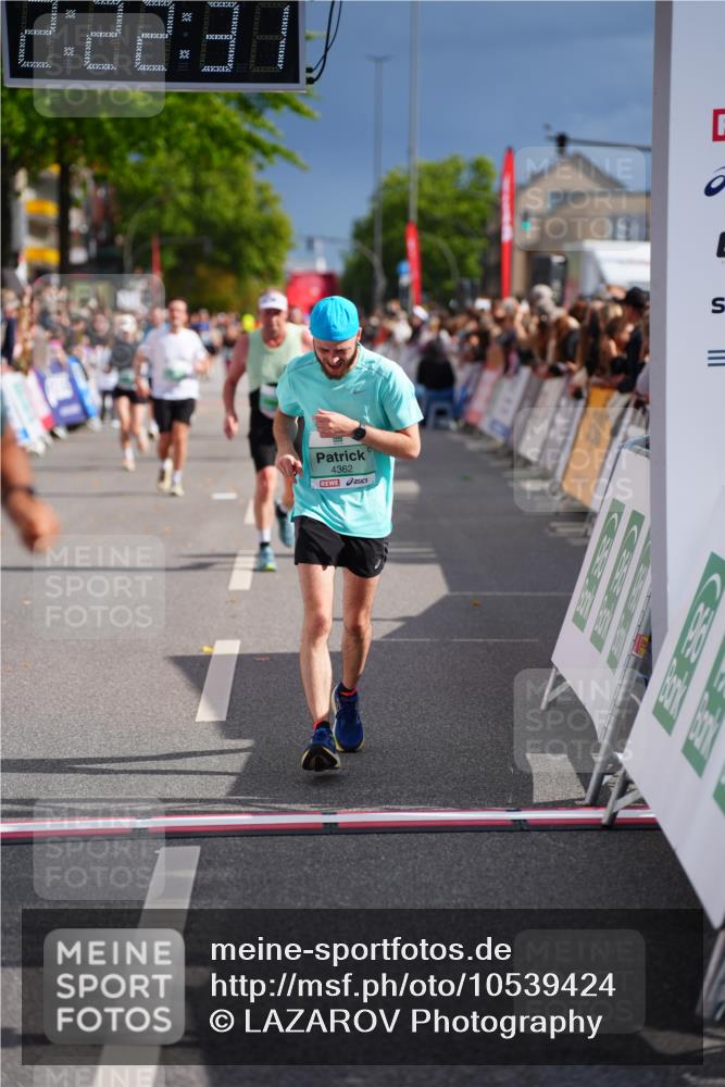 20.09.2026 - PSD Bank Halbmarathon LAZAROV Photography http://msf.ph/oto/10539424 20.09.2026 12:22:30 Ziel 1825, 2996, 3462, 4337, 4362, 4666 meine-sportfotos.de