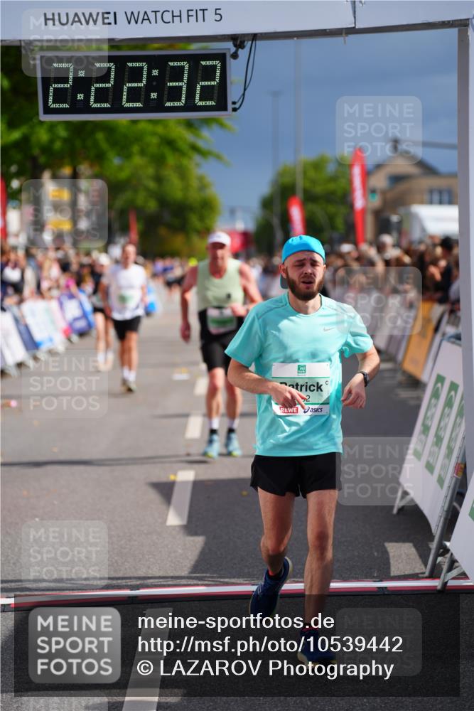 20.09.2026 - PSD Bank Halbmarathon LAZAROV Photography http://msf.ph/oto/10539442 20.09.2026 12:22:31 Ziel 1825, 2996, 3462, 4362, 4666 meine-sportfotos.de