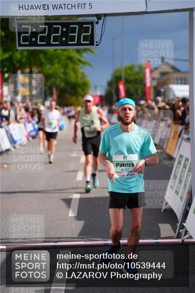 20.09.2026 - PSD Bank Halbmarathon LAZAROV Photography http://msf.ph/oto/10539444 20.09.2026 12:22:31 Ziel 1825, 2996, 3462, 4362, 4666 meine-sportfotos.de