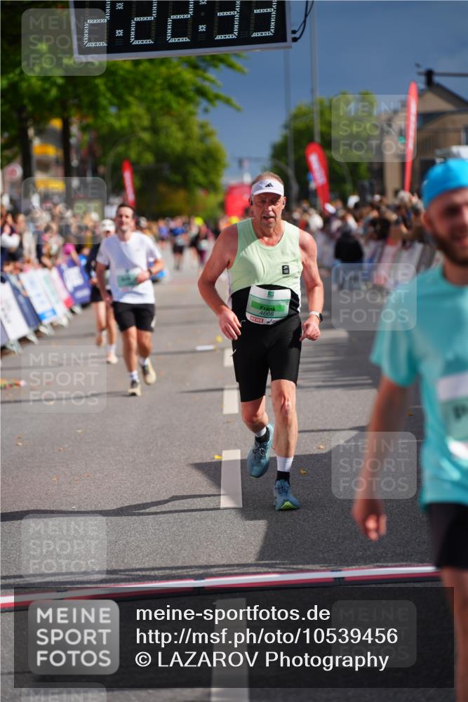 20.09.2026 - PSD Bank Halbmarathon LAZAROV Photography http://msf.ph/oto/10539456 20.09.2026 12:22:33 Ziel 1825, 2996, 3462, 4362, 4388, 4666 meine-sportfotos.de