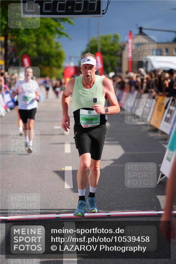 20.09.2026 - PSD Bank Halbmarathon LAZAROV Photography http://msf.ph/oto/10539458 20.09.2026 12:22:34 Ziel 1657, 2996, 3462, 4333, 4362, 4388, 4666 meine-sportfotos.de