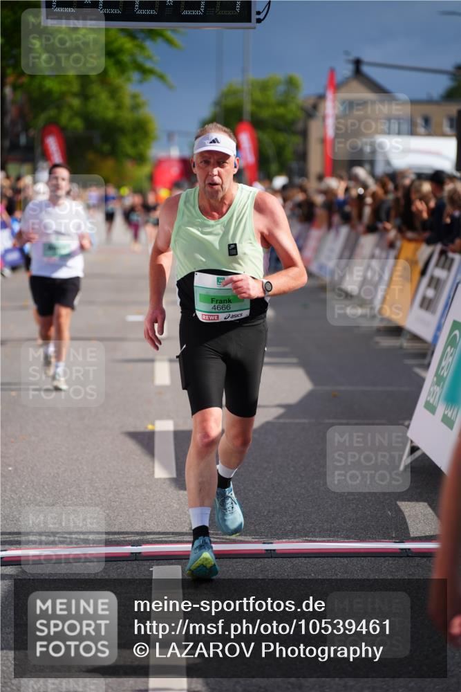 20.09.2026 - PSD Bank Halbmarathon LAZAROV Photography http://msf.ph/oto/10539461 20.09.2026 12:22:34 Ziel 1657, 2996, 3462, 4333, 4362, 4388, 4666 meine-sportfotos.de