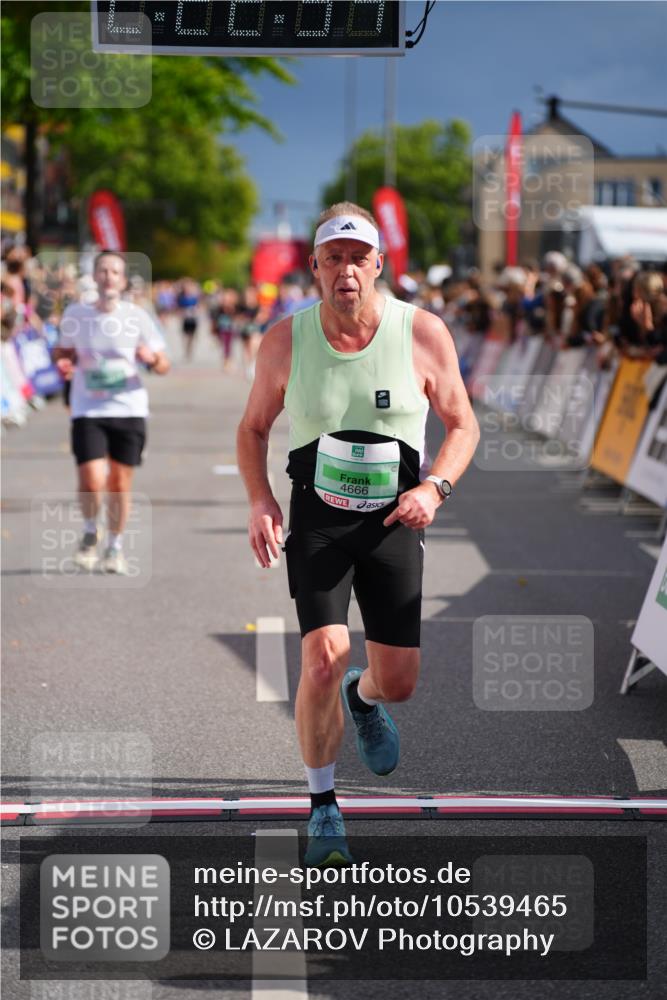 20.09.2026 - PSD Bank Halbmarathon LAZAROV Photography http://msf.ph/oto/10539465 20.09.2026 12:22:34 Ziel 1657, 2996, 3462, 4333, 4362, 4388, 4666 meine-sportfotos.de