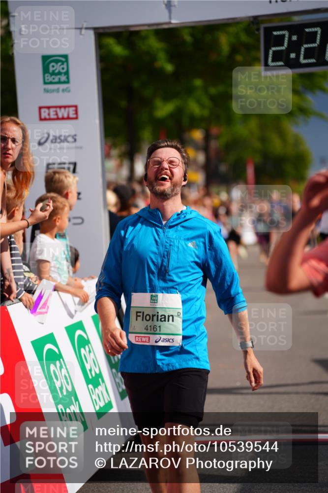 20.09.2026 - PSD Bank Halbmarathon LAZAROV Photography http://msf.ph/oto/10539544 20.09.2026 12:22:43 Ziel 1657, 1767, 2392, 4161, 4333, 4388 meine-sportfotos.de