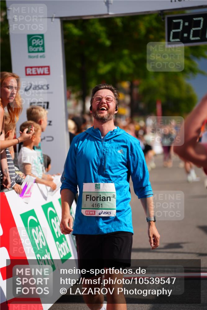 20.09.2026 - PSD Bank Halbmarathon LAZAROV Photography http://msf.ph/oto/10539547 20.09.2026 12:22:43 Ziel 1657, 1767, 2392, 4161, 4333, 4388 meine-sportfotos.de