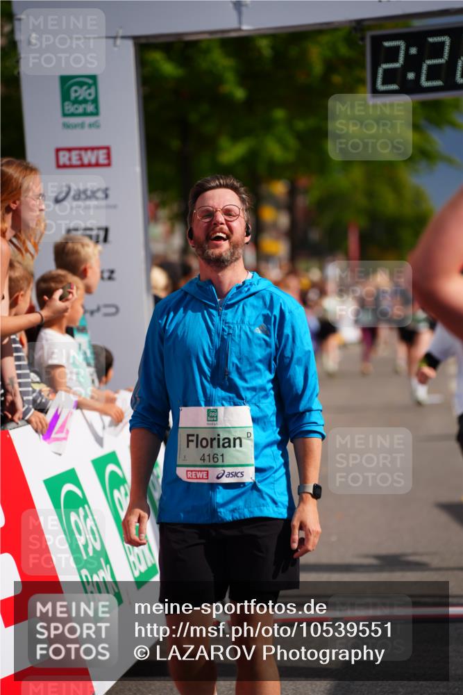 20.09.2026 - PSD Bank Halbmarathon LAZAROV Photography http://msf.ph/oto/10539551 20.09.2026 12:22:43 Ziel 1657, 1767, 2392, 4161, 4333, 4388 meine-sportfotos.de