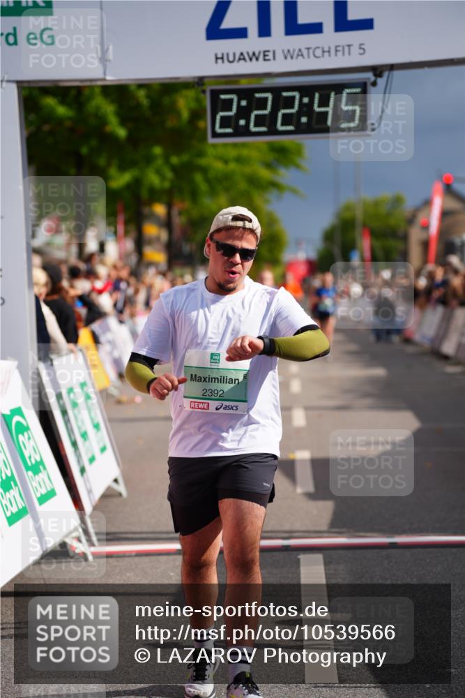 20.09.2026 - PSD Bank Halbmarathon LAZAROV Photography http://msf.ph/oto/10539566 20.09.2026 12:22:45 Ziel 1657, 1767, 2392, 3245, 3358, 4161, 4333, 4388 meine-sportfotos.de